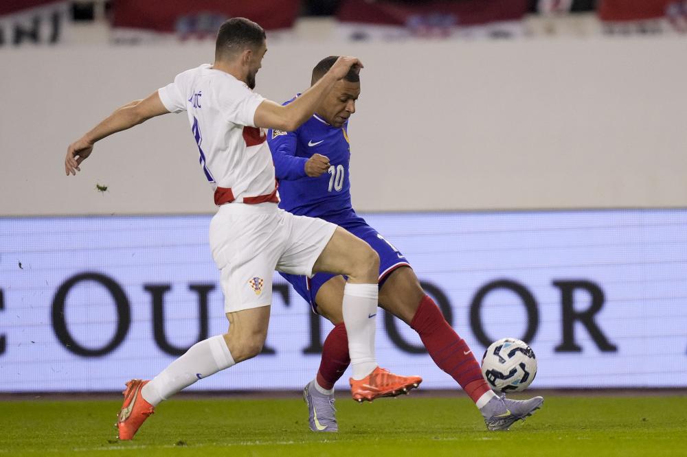 榜眼梦游11中1福克斯空砍25分，米切尔28+8，骑士送马刺交手6连败